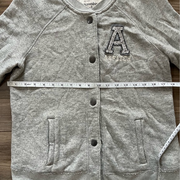 Abercrombie & Fitch Heather Gray Snap-Up Sweater - Picture 7 of 7